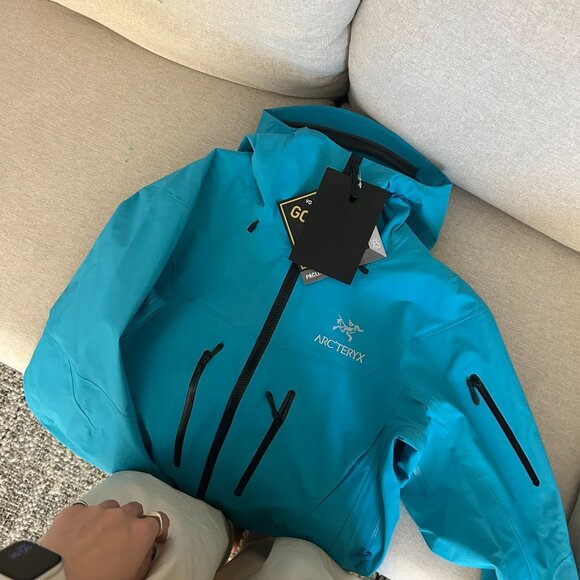 Arc'teryx Alpha SV 7 Hardshell Jacket - Picture 2 of 7